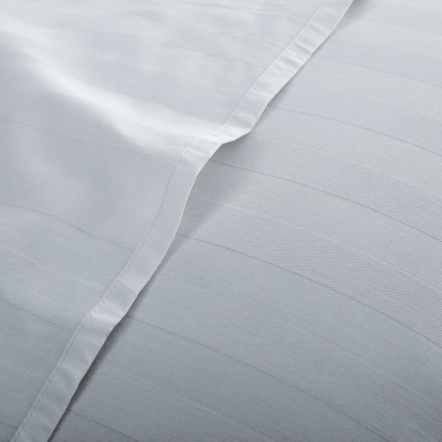 White stripe bed sheet With 2 Pillow Cases